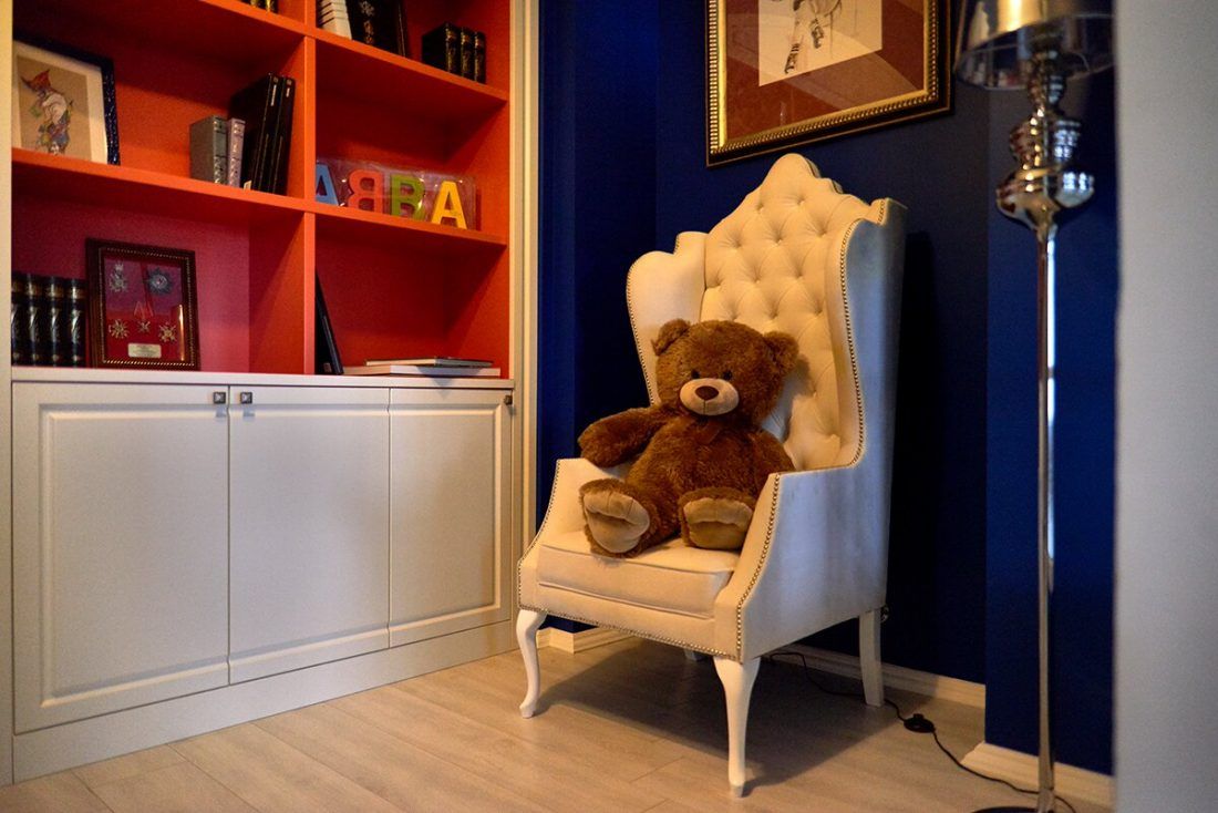 библиотека в детской комнате загородного дома Филиппа Киркорова