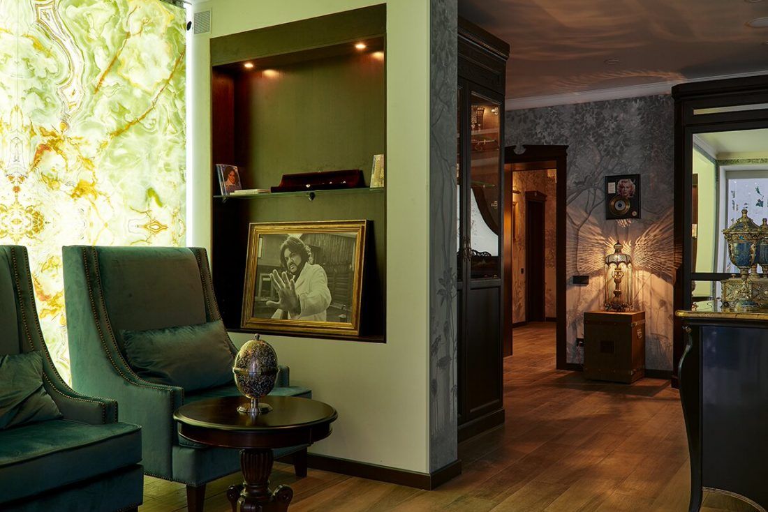 комната отдыха в загородном доме Филиппа Киркорова