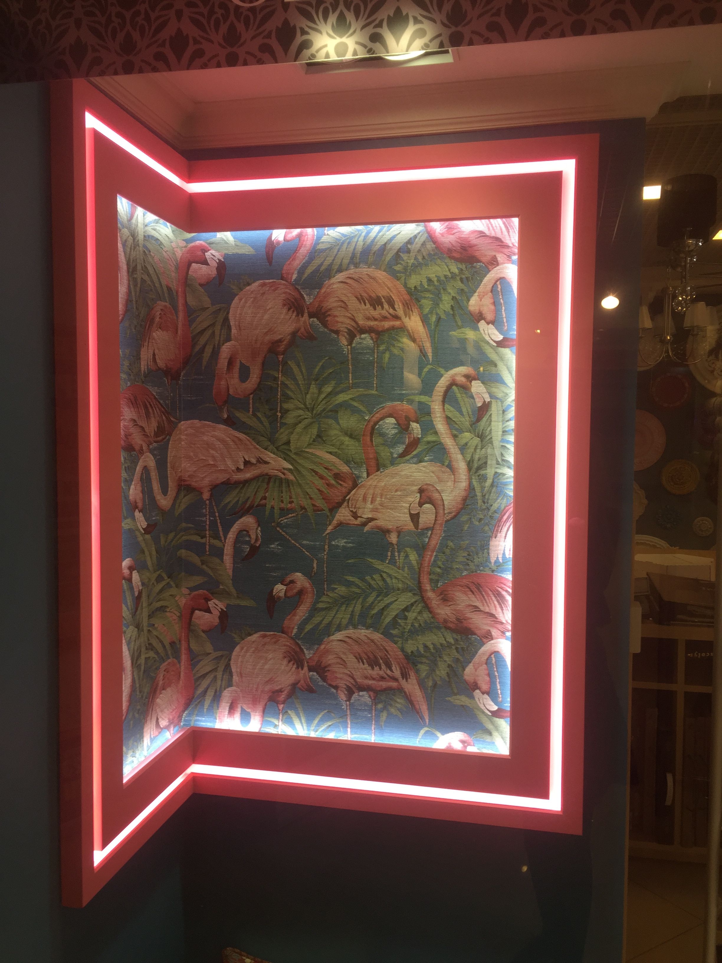 образец лепнины Modern с подсветкой, окрашенный красками Sherwin-Williams, в салоне Ампир Декор, Санкт-Петербург