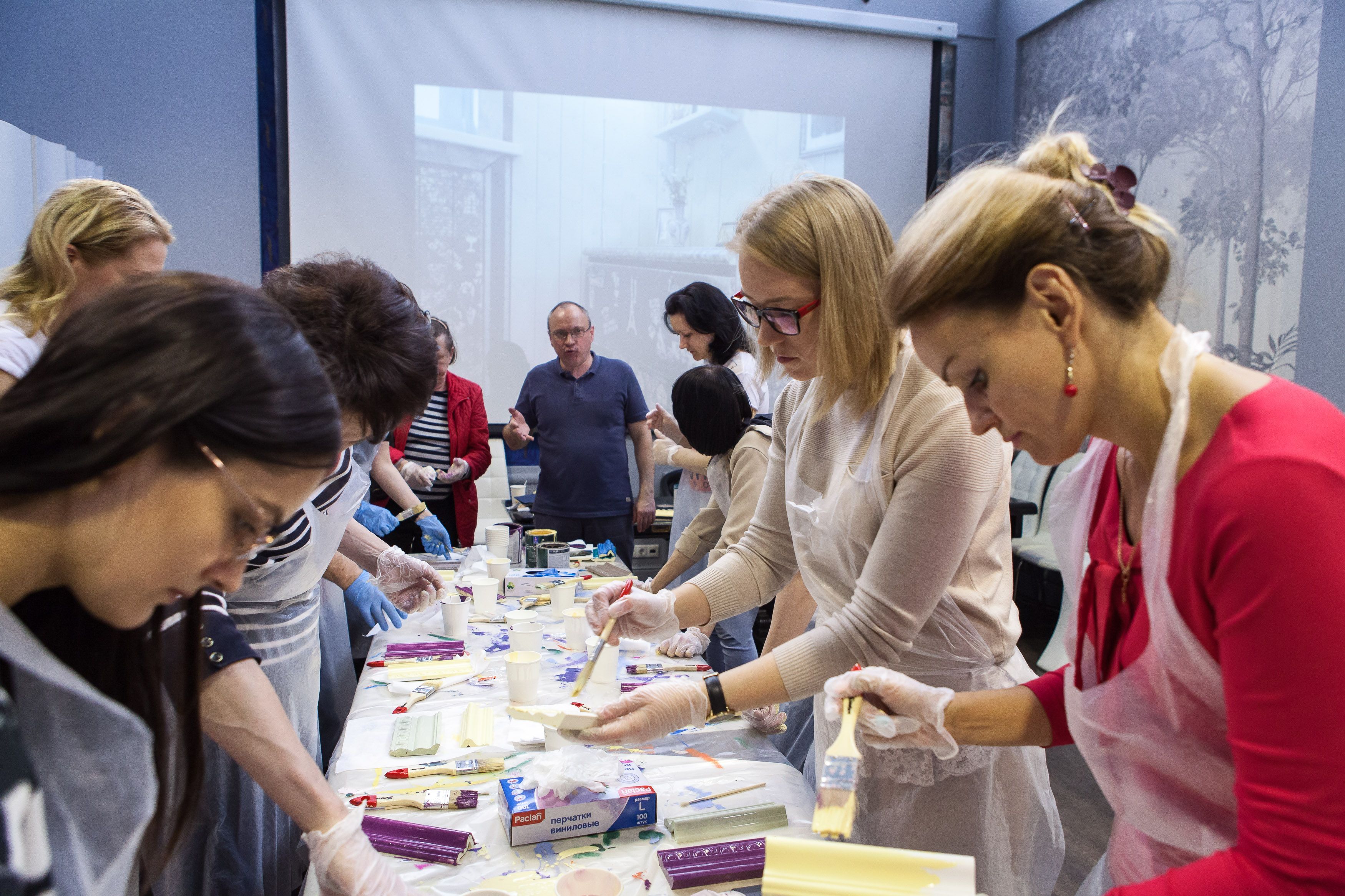 мастер-класс Михаила Дудина по декорированию лепнины в Центре Дизайна Мануфактура 5 Ампир Декор