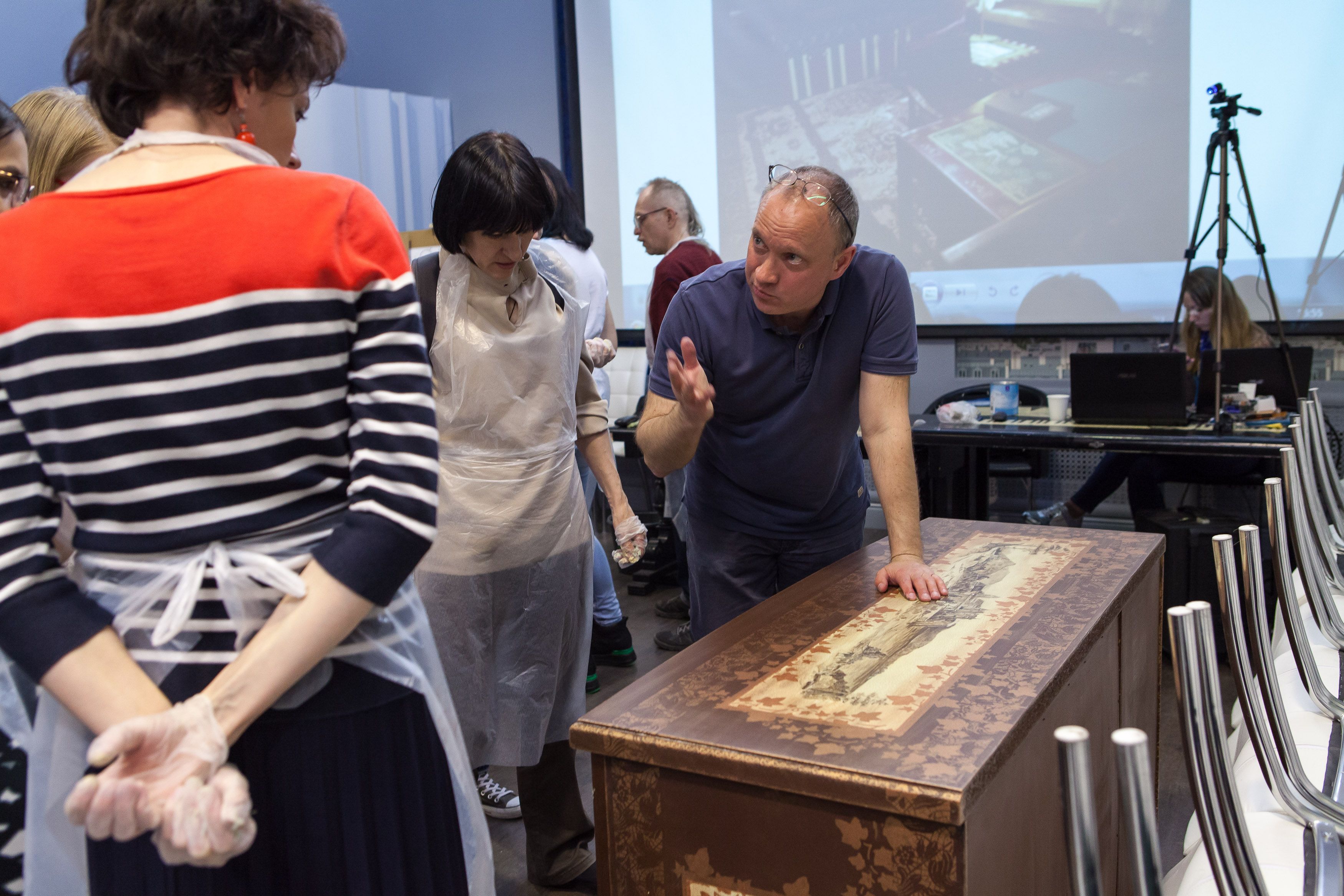 мастер-класс Михаила Дудина по декорированию лепнины в Центре Дизайна Мануфактура 5 Ампир Декор