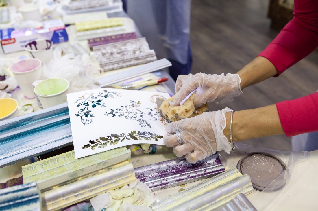 мастер-класс Михаила Дудина по декорированию лепнины в Центре Дизайна Мануфактура 5 Ампир Декор