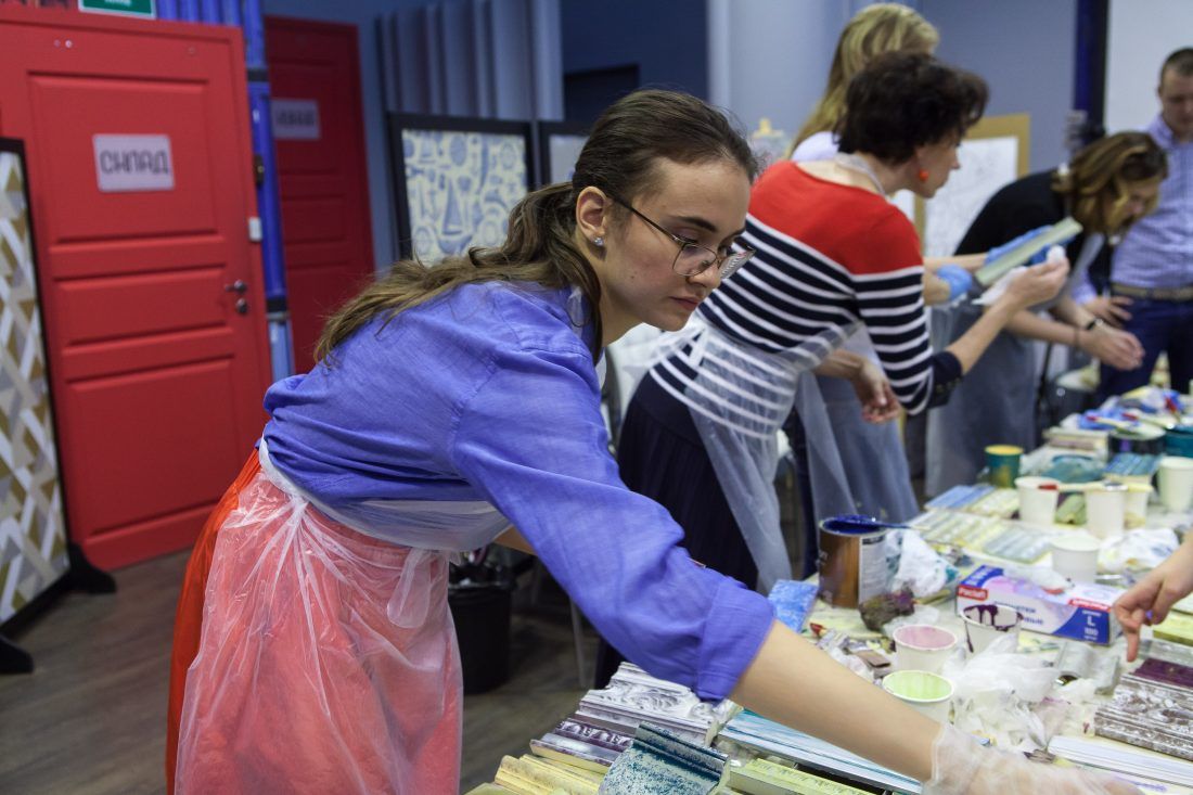 мастер-класс Михаила Дудина по декорированию лепнины в Центре Дизайна Мануфактура 5 Ампир Декор