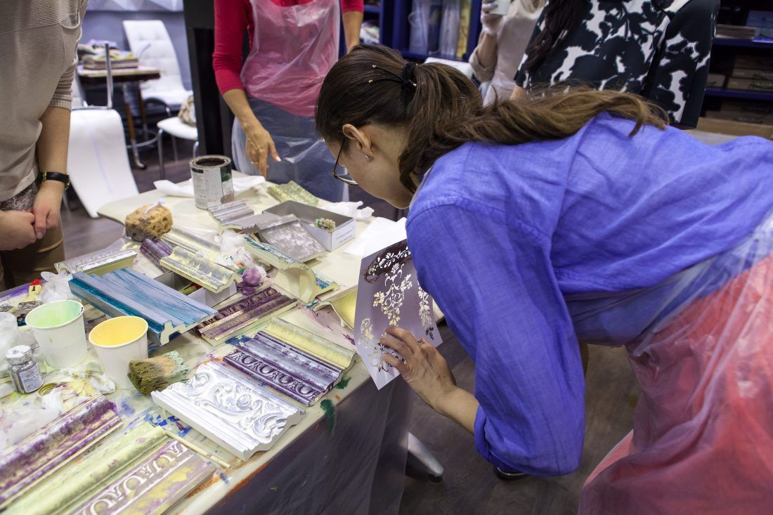 мастер-класс Михаила Дудина по декорированию лепнины в Центре Дизайна Мануфактура 5 Ампир Декор