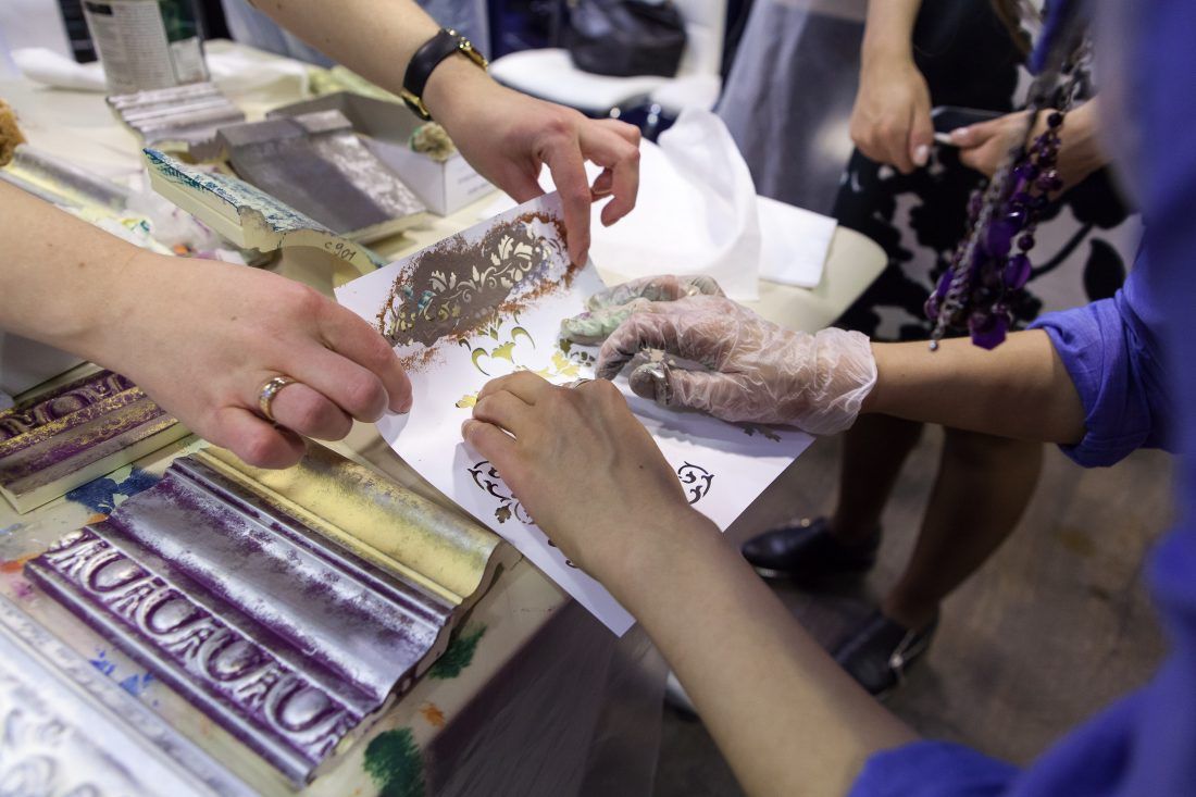 мастер-класс Михаила Дудина по декорированию лепнины в Центре Дизайна Мануфактура 5 Ампир Декор