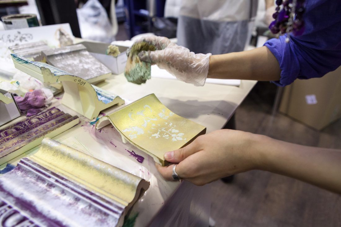 мастер-класс Михаила Дудина по декорированию лепнины в Центре Дизайна Мануфактура 5 Ампир Декор