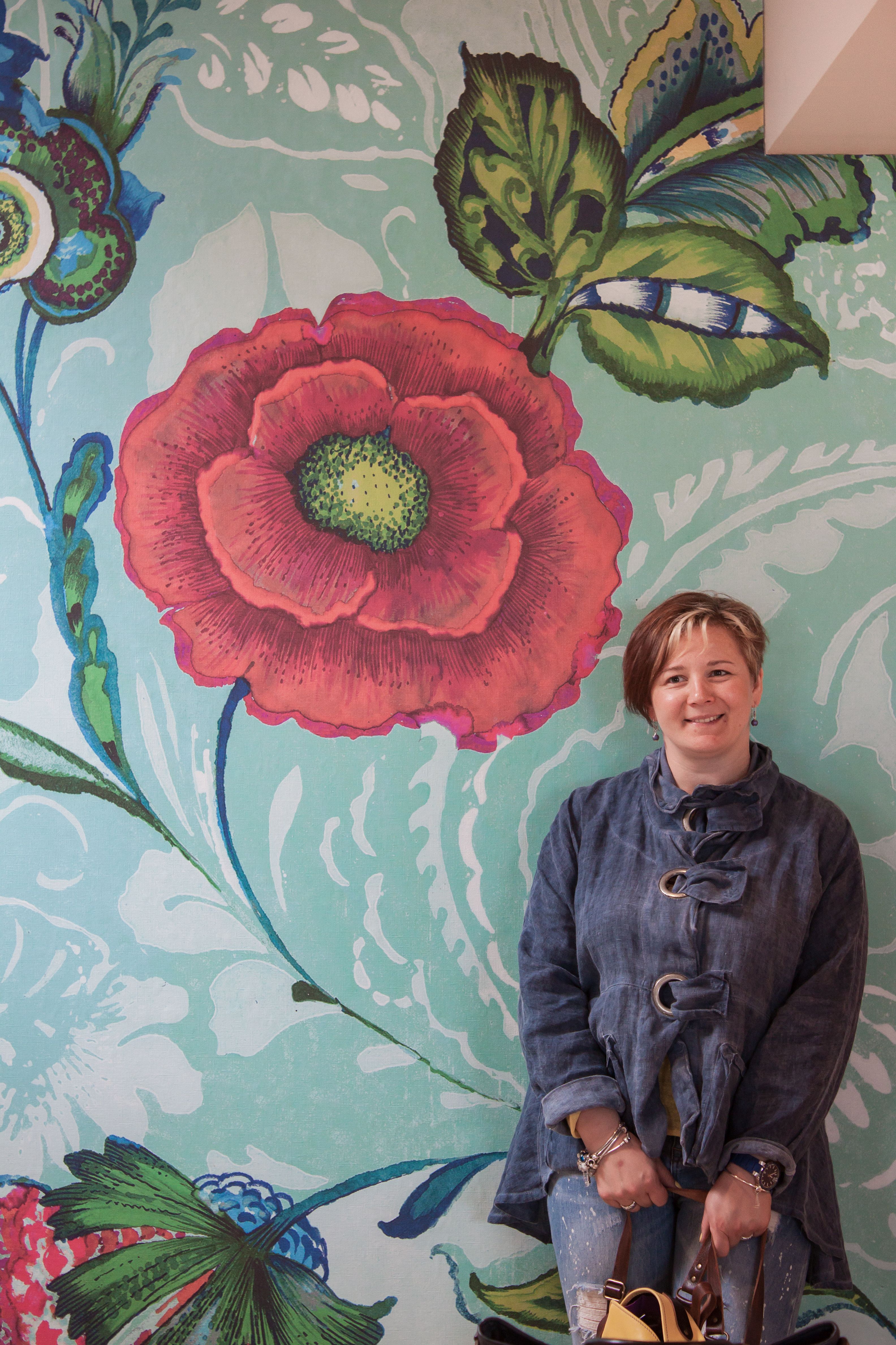 дизайнер Олеся Рау на фабрике Khroma в 2016 году