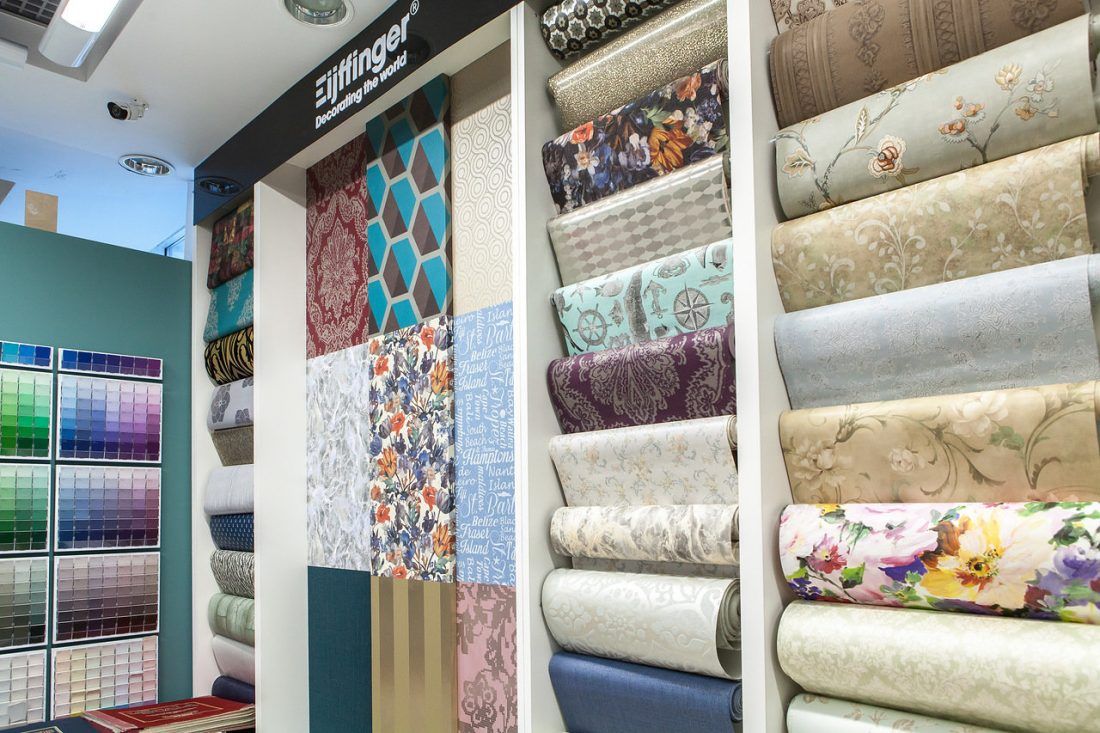 Большой выбор европейских обоев в обновленном салоне в ТЦ «Ленинградский»