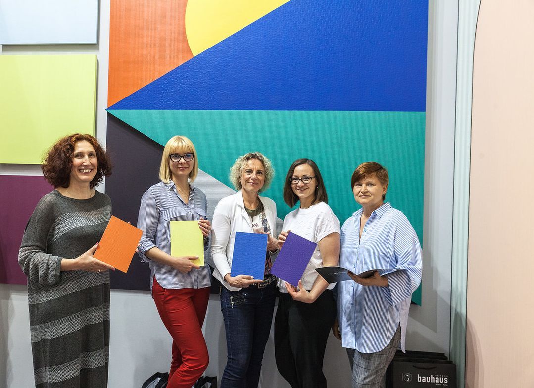 представители компании Rasch у стенда Баухаус (Bauhaus) на выставке АрхМосква 2018