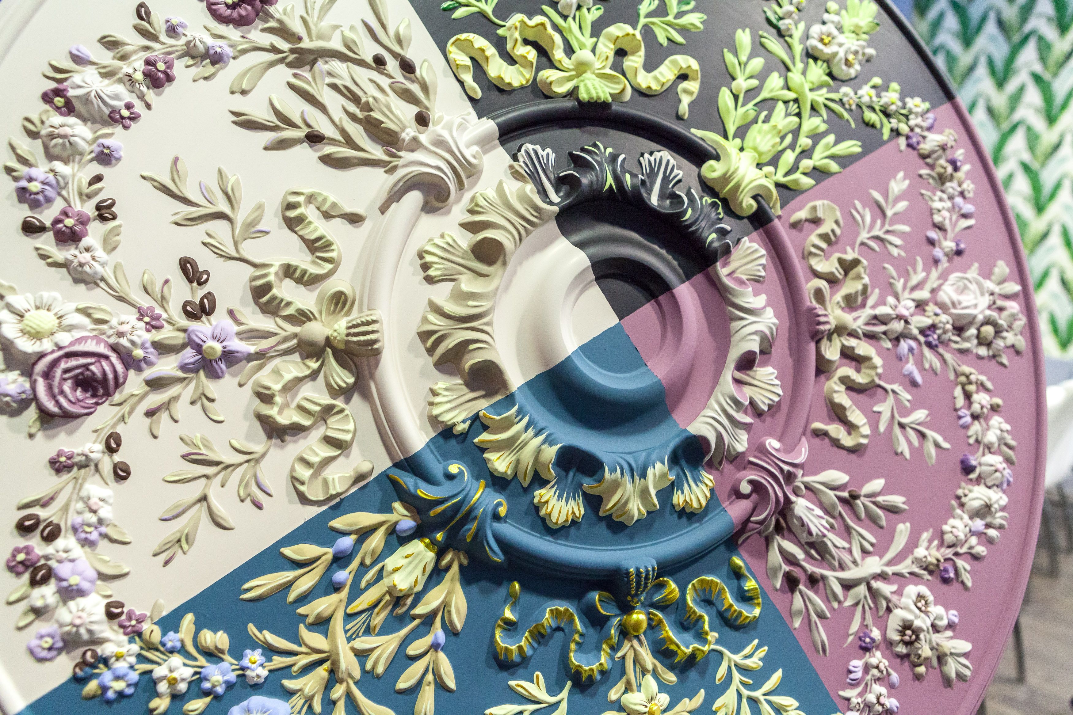 роспись потолочной розетки, выполненная Еленой Деминой