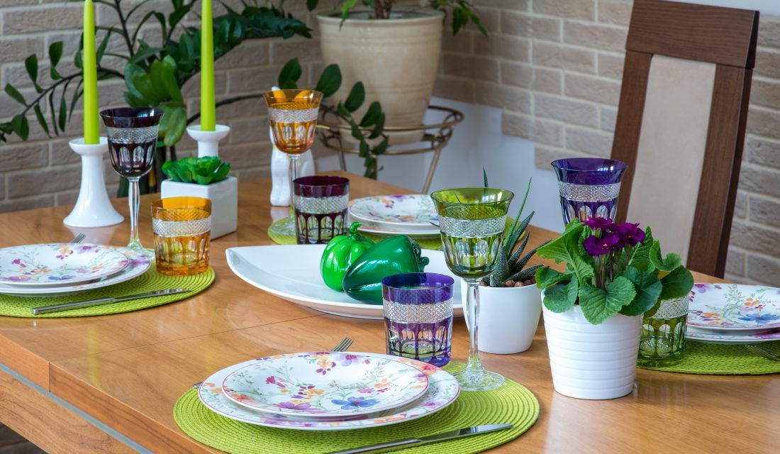 винтажный цветной хрусталь, фрагмент интерьера дизайнера Ольги Лапшовой