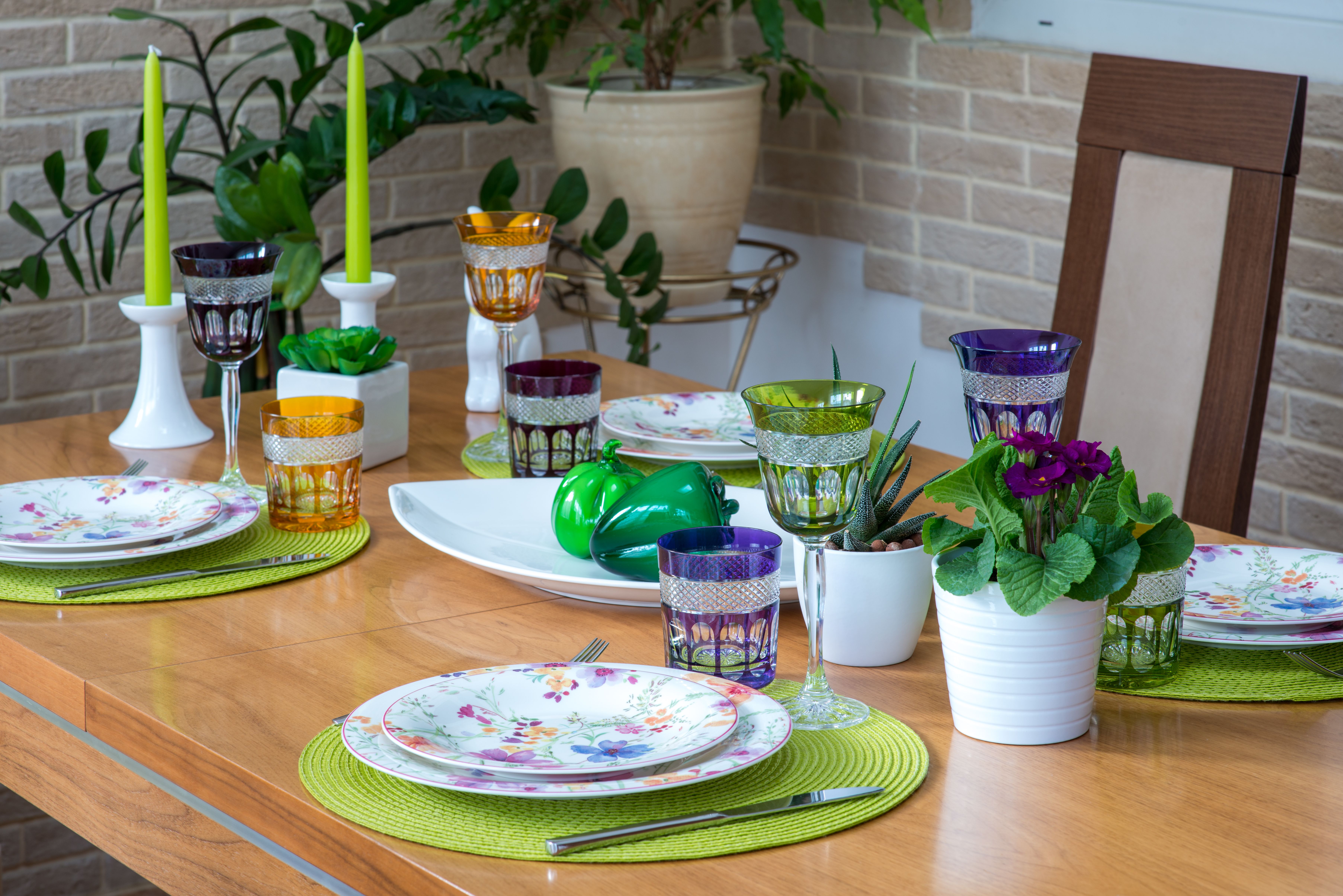 винтажный цветной хрусталь, фрагмент интерьера дизайнера Ольги Лапшовой