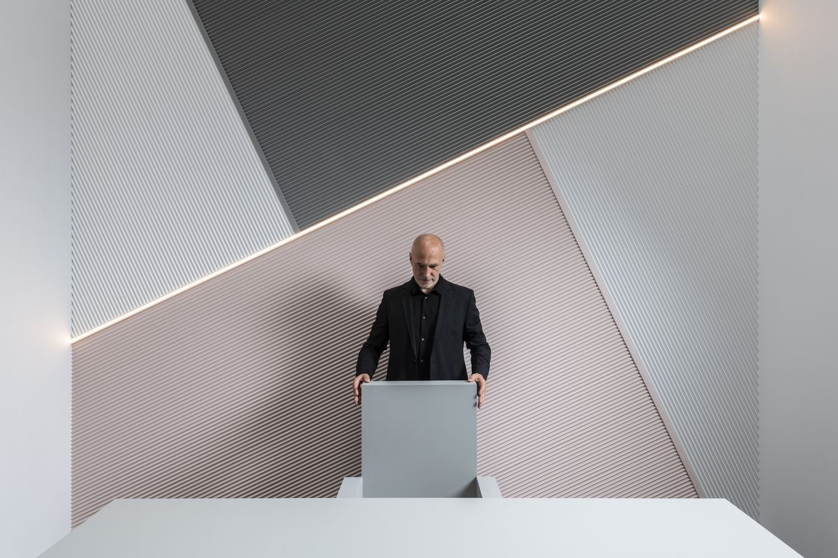 Дизайнер Орио Тонини