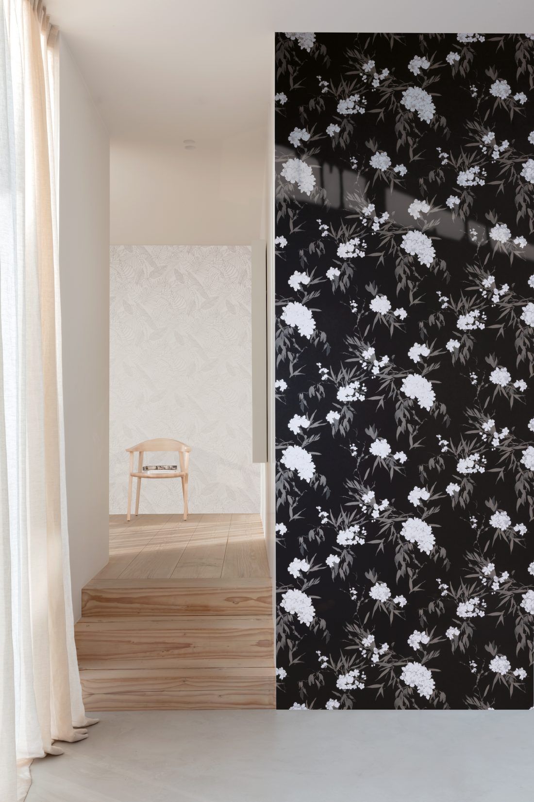 Ампир Декор флизелиновые обои La vie en rose от Zoom