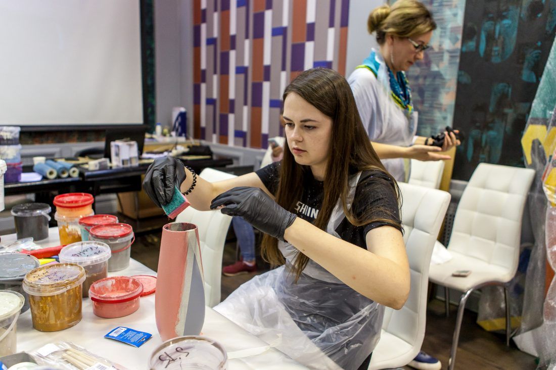 Мастер-класс «Декорируем вазу материалами Capadecor» в Центре дизайна Мануфактура 5 Ампир Декор