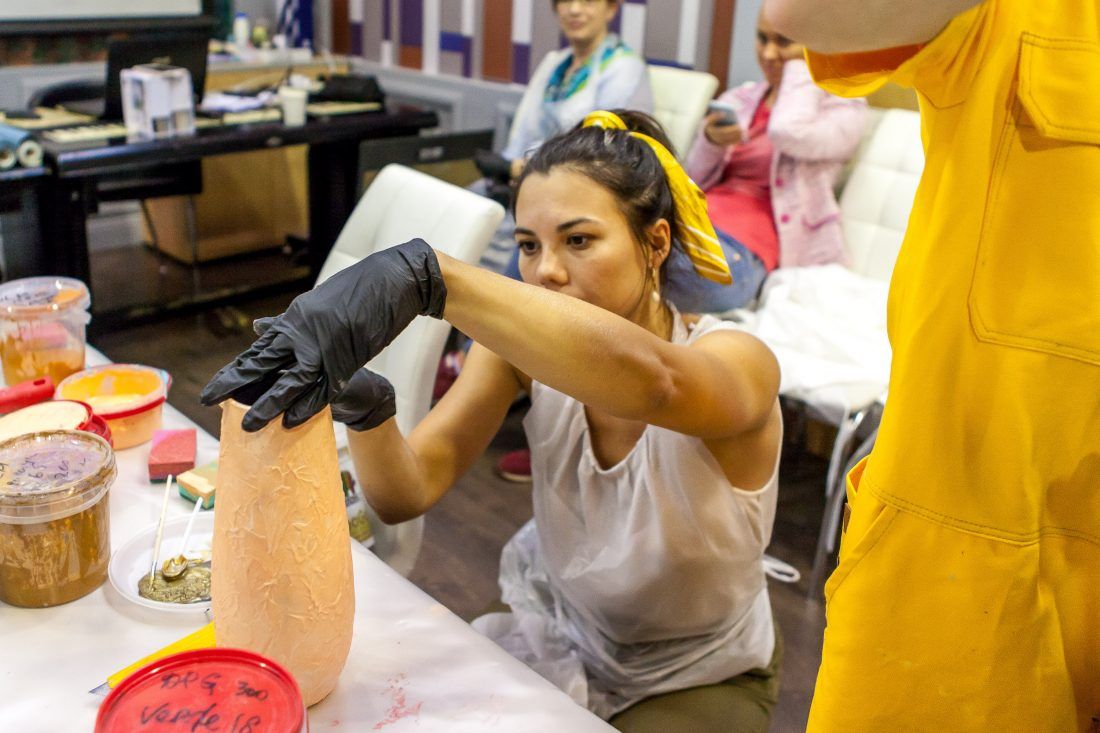 Мастер-класс «Декорируем вазу материалами Capadecor» в Центре дизайна Мануфактура 5 Ампир Декор