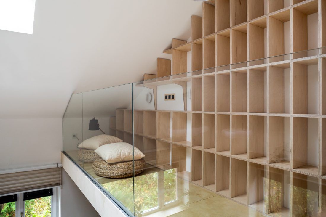 Гостинная-хокку с бамбуковым камином и обоями Khroma Zoom в программе "Дачный ответ"