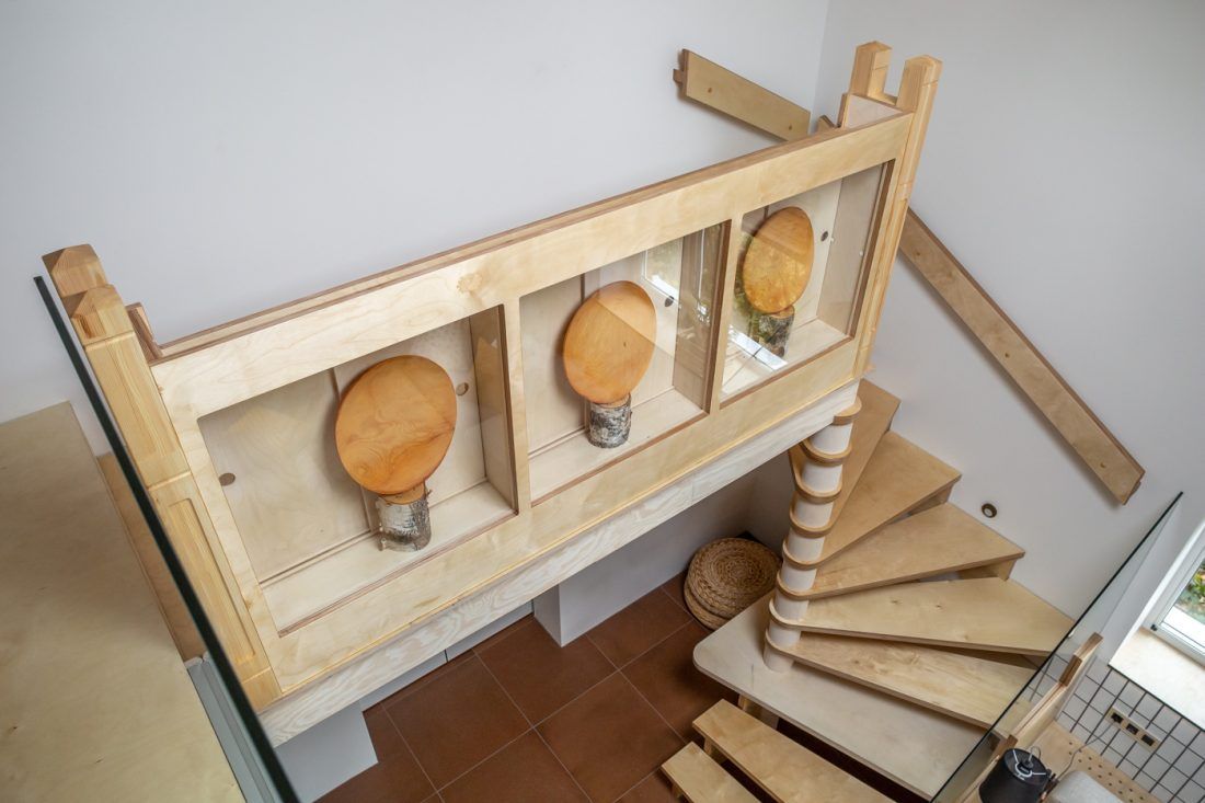 Гостинная-хокку с бамбуковым камином и обоями Khroma Zoom в программе "Дачный ответ"