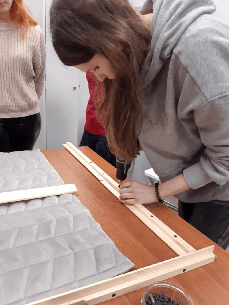 Мануфактура 5 Ампир Декор стёганые мягкие обои Chesterwall мастер-класс